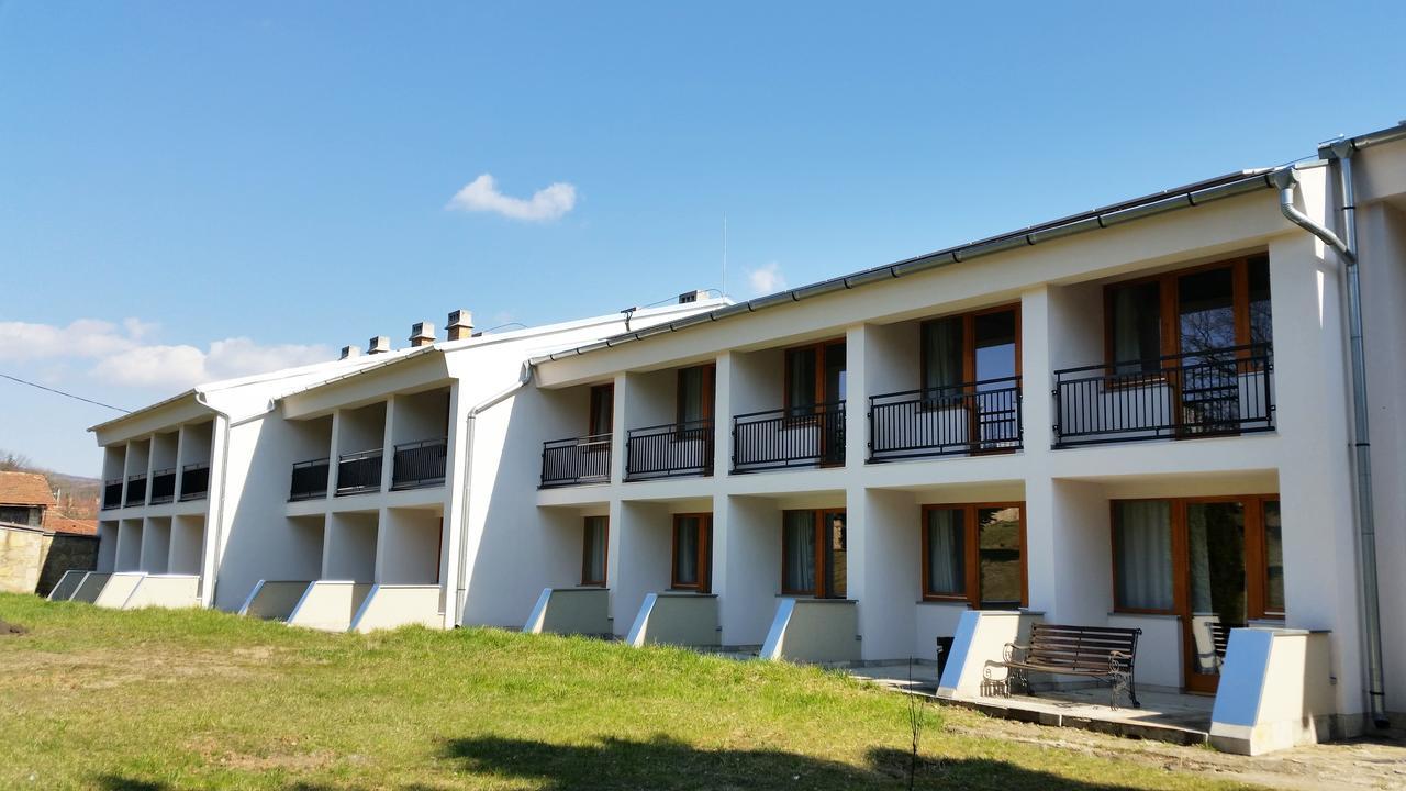 Tuenderkert Hotel Noszvaj Zewnętrze zdjęcie